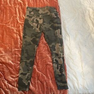 Cotton/Spandex Camouflage Leffings, cropped